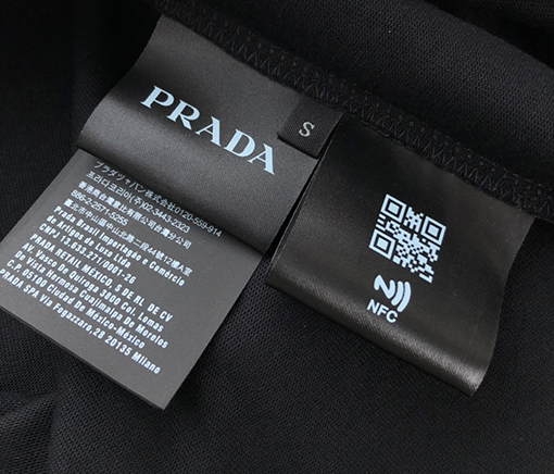 プラダ立体ロゴ半袖Tシャツ