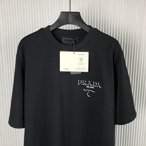 プラダ立体ロゴ半袖Tシャツ
