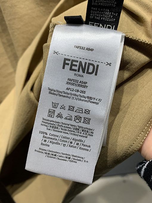 フェンディファスナーポケット半袖ティーシャツ