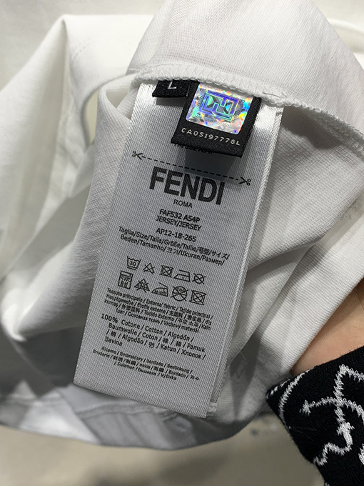フェンディファスナーポケット半袖ティーシャツ