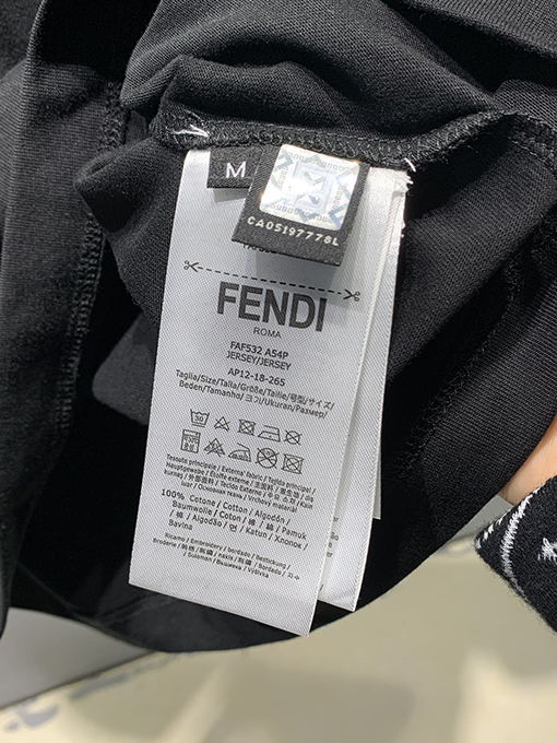 フェンディファスナーポケット半袖ティーシャツ