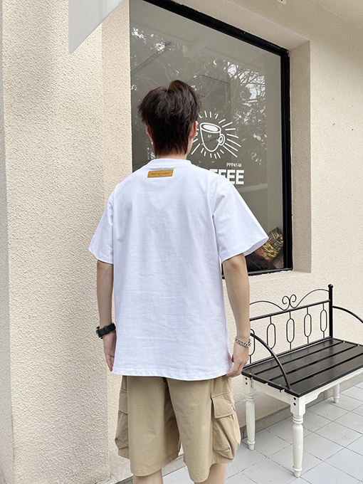 ルイヴィトンのドラゴンプリント半袖Tシャツ
