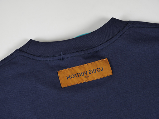 ルイヴィトンのドラゴンプリント半袖Tシャツ