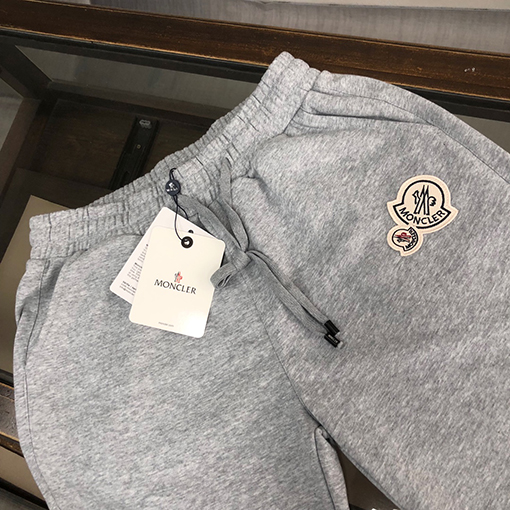 モンクレール ロゴバッジ ショート パンツ
