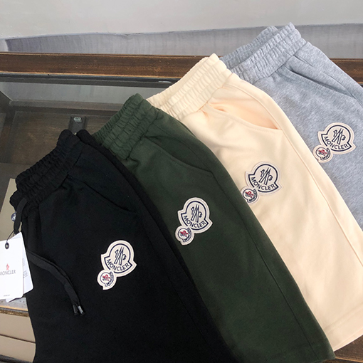 モンクレール ロゴバッジ ショート パンツ