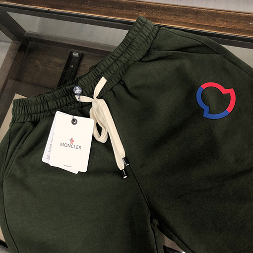 モンクレール アイコニック 立体ロゴショート パンツ
