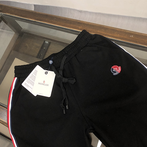 モンクレール ショート パンツ 両サイド レッド ホワイト ブルー ライン