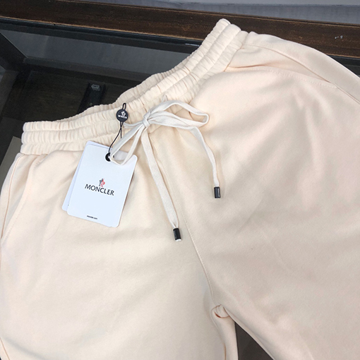 モンクレール ショートパンツ 立体プリントロゴ ボトムス