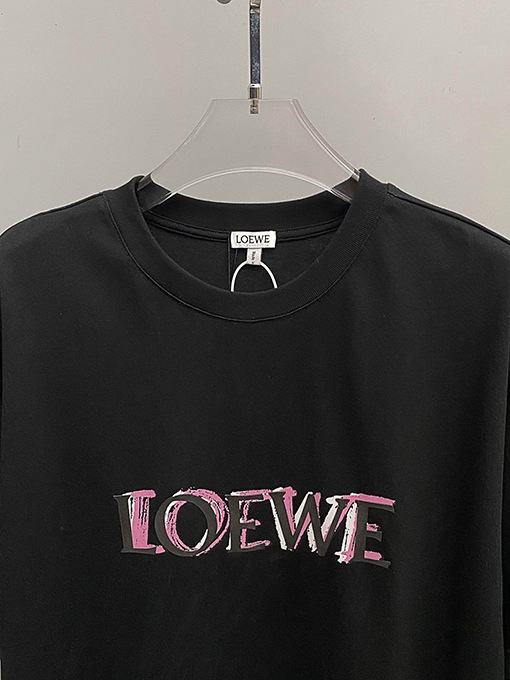 ロエベ 24春夏の不規則な刺繍Tシャツ