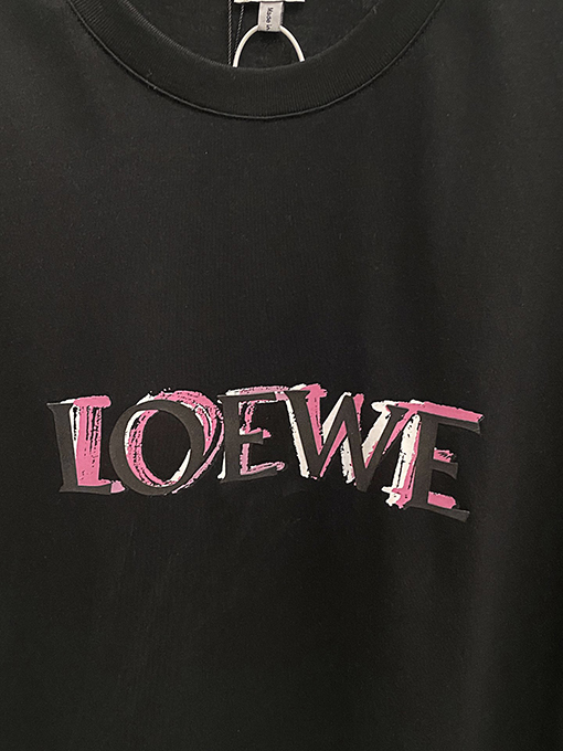 ロエベ 24春夏の不規則な刺繍Tシャツ
