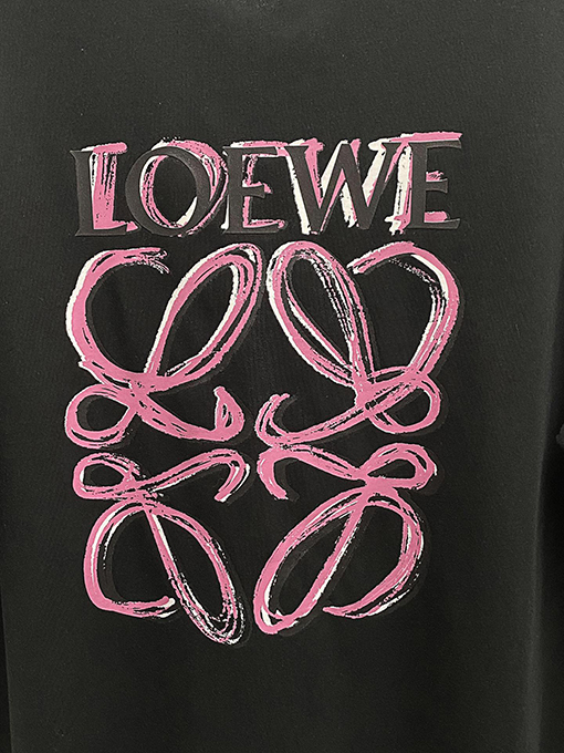 ロエベ 24春夏の不規則な刺繍Tシャツ