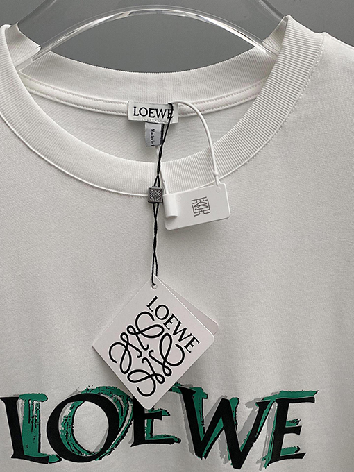 ロエベ 24春夏の不規則な刺繍Tシャツ