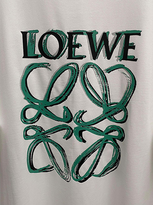 ロエベ 24春夏の不規則な刺繍Tシャツ