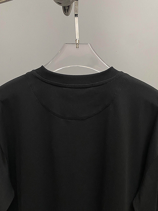 プラダ シルクトライアングルロゴデコレーションTシャツ