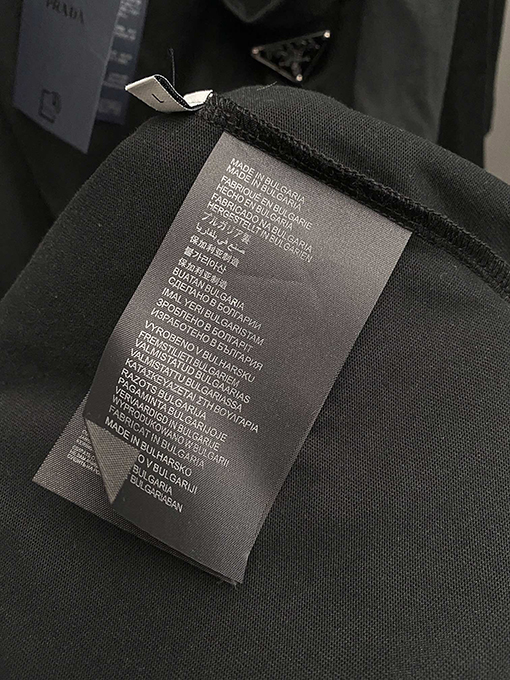 プラダ シルクトライアングルロゴデコレーションTシャツ
