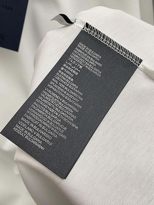 プラダ シルクトライアングルロゴデコレーションTシャツ