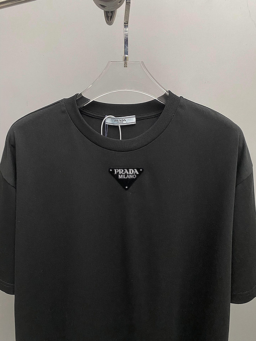 プラダ トライアングルファブリックデコレーションクルーネックTシャツ