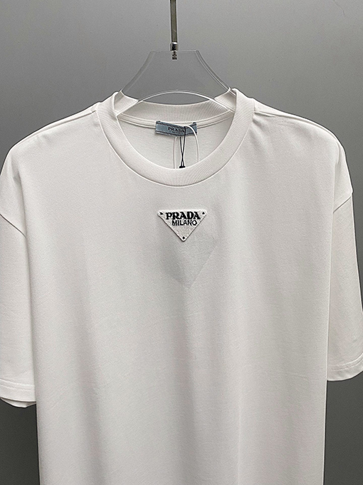 プラダ トライアングルファブリックデコレーションクルーネックTシャツ