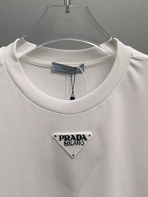 プラダ トライアングルファブリックデコレーションクルーネックTシャツ