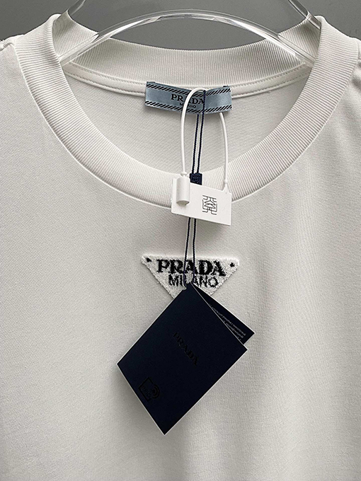 プラダ トライアングルファブリックデコレーションクルーネックTシャツ