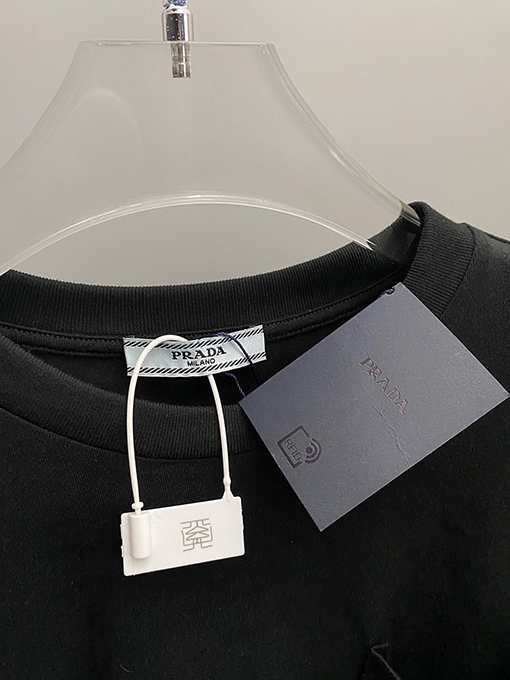 プラダ24 FWクルーネックTシャツ