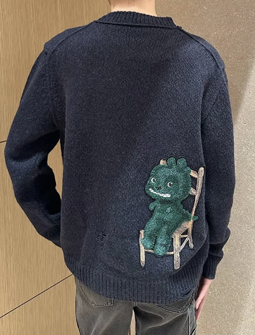 ディオール 龍年限定パンチング刺繍ニット