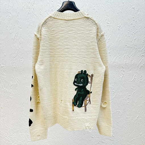 ディオール 龍年限定パンチング刺繍ニット