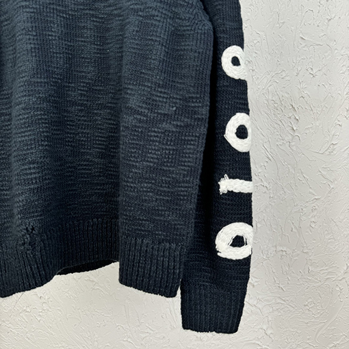 ディオール 龍年限定パンチング刺繍ニット