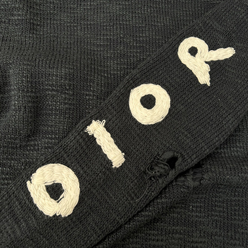 ディオール 龍年限定パンチング刺繍ニット