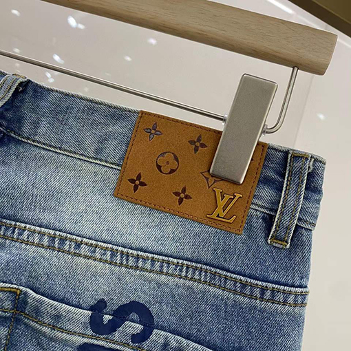 ルイヴィトン デニムパンツ 後ろロゴプリント