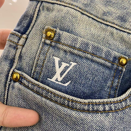 ルイヴィトン デニムパンツ 後ろロゴプリント