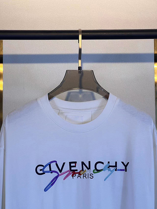 ジバンシィクラシックな立体文字の虹色プリント刺繍Tシャツ