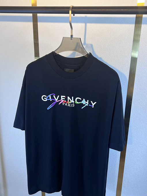 ジバンシィクラシックな立体文字の虹色プリント刺繍Tシャツ