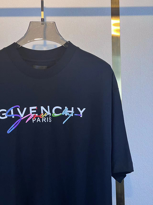 ジバンシィクラシックな立体文字の虹色プリント刺繍Tシャツ
