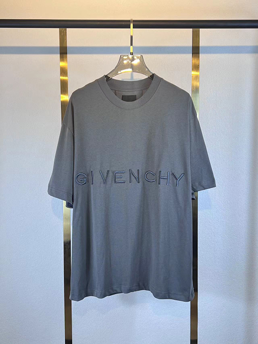 ジバンシィ立体文字刺繍Tシャツ