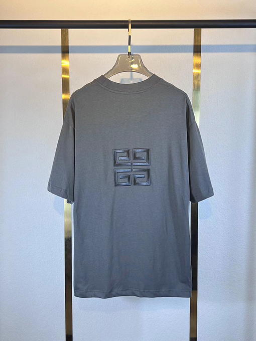 ジバンシィ立体文字刺繍Tシャツ