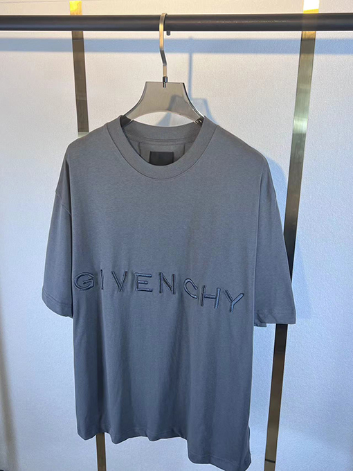 ジバンシィ立体文字刺繍Tシャツ