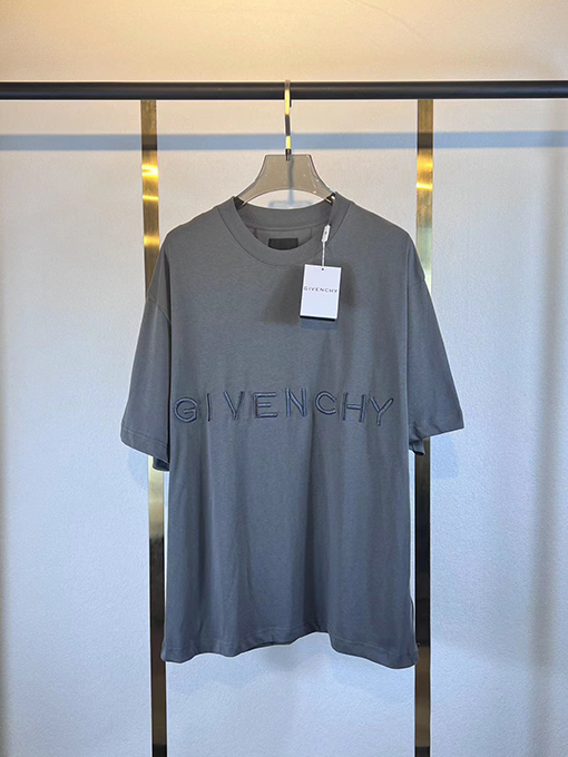 ジバンシィ立体文字刺繍Tシャツ