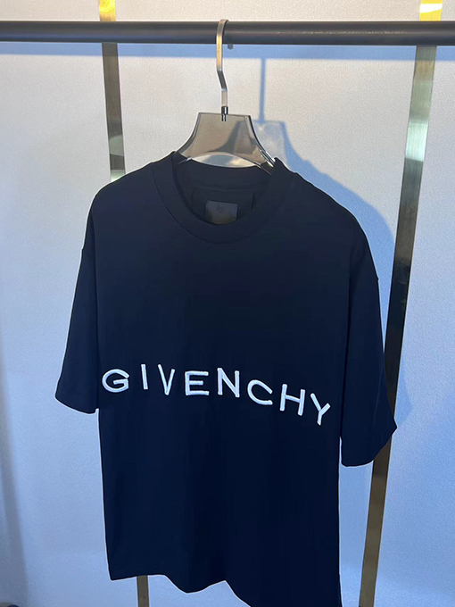 ジバンシィ立体文字刺繍Tシャツ