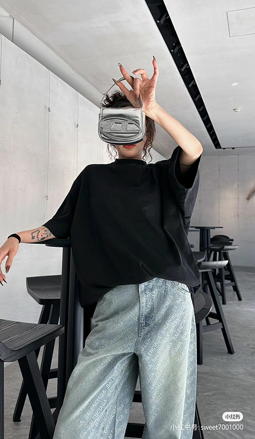 バレンシアガ ラインストーンロゴ半袖Tシャツ
