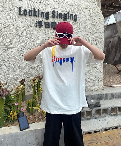 バレンシアガ 炎のアルファベット半袖Tシャツ