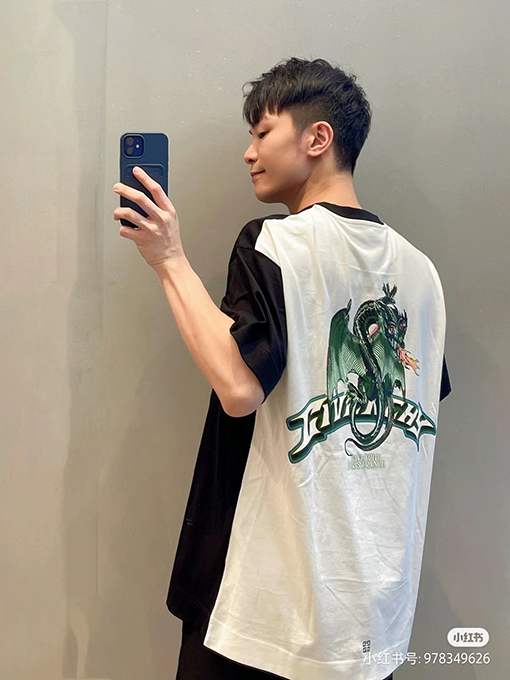 ジバンシィドラゴンイヤーのダブルカラー半袖Tシャツ