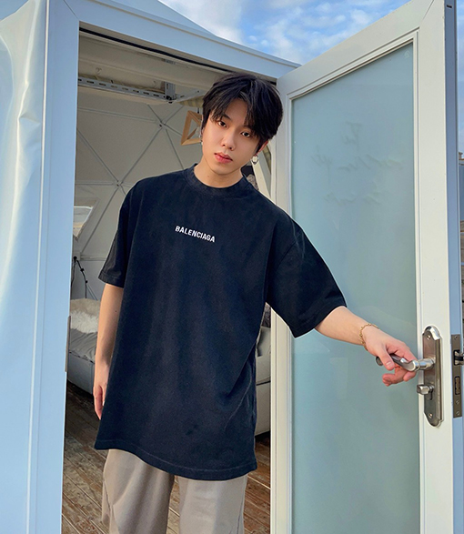 バレンシアガ 前後のロゴ刺繍グラデーション古い半袖Tシャツ