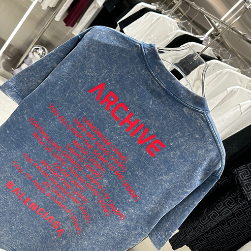 バレンシアガ スノーフレークプリント半袖Tシャツ