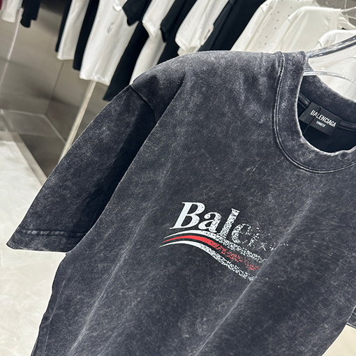 バレンシアガ スノーフレークプリント半袖Tシャツ