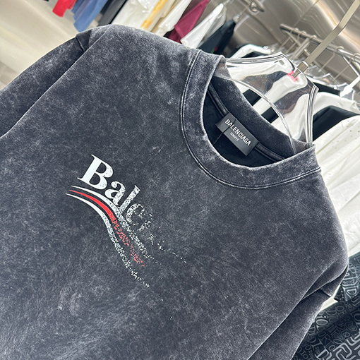 バレンシアガ スノーフレークプリント半袖Tシャツ