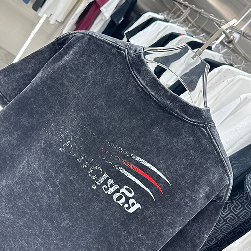 バレンシアガ スノーフレークプリント半袖Tシャツ