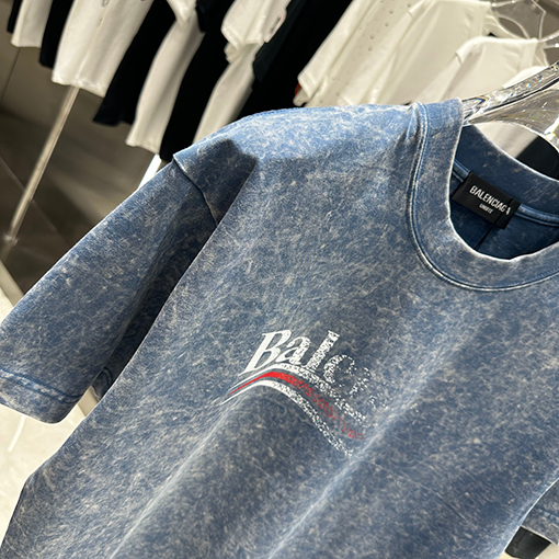 バレンシアガ スノーフレークプリント半袖Tシャツ