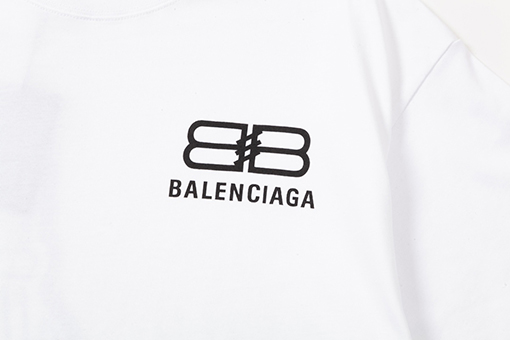 バレンシアガ 水源要素アルファベットロゴ半袖tシャツ