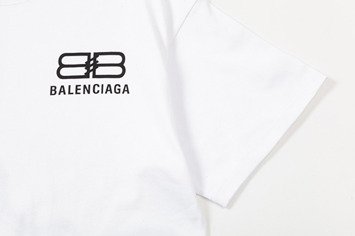 バレンシアガ 水源要素アルファベットロゴ半袖tシャツ